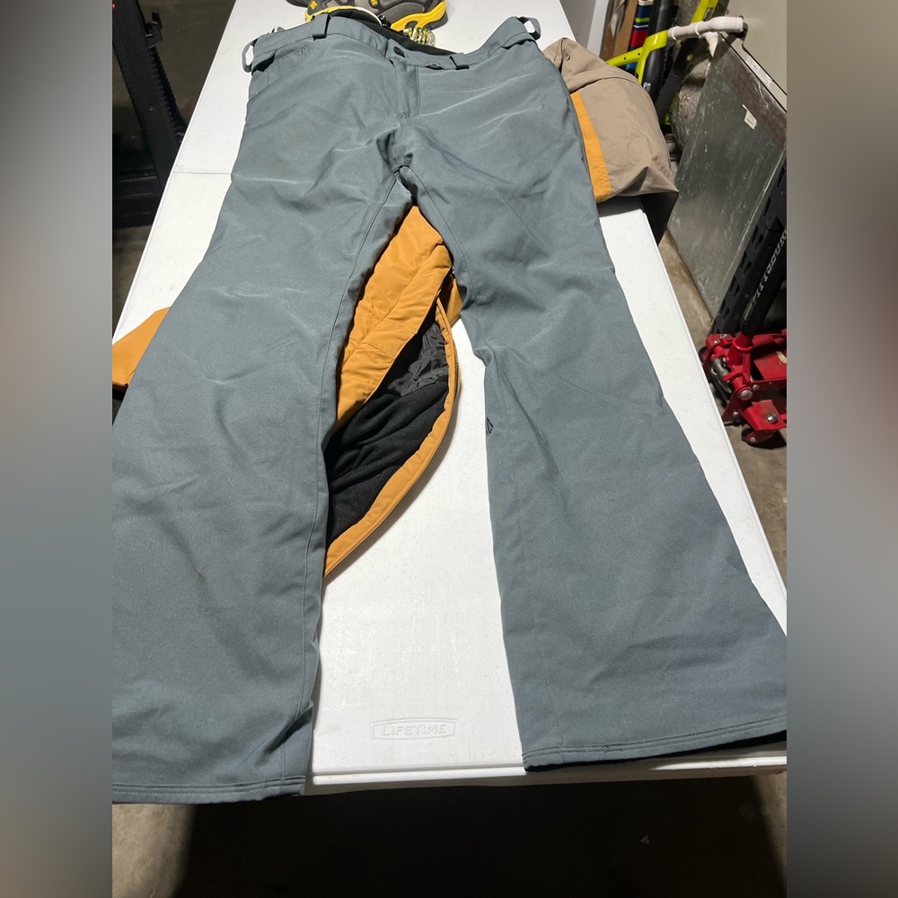 Volcom snowboarding pants